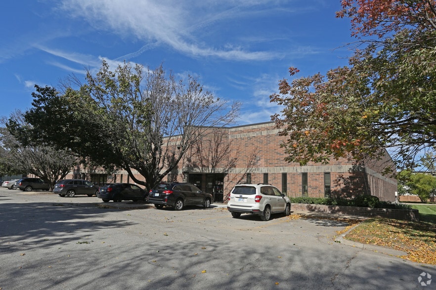 14820 W 107th St, Lenexa, KS for lease - Primary Photo - Image 1 of 6