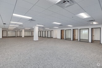 690 N Cofco Center Ct, Phoenix, AZ for lease Interior Photo- Image 2 of 5