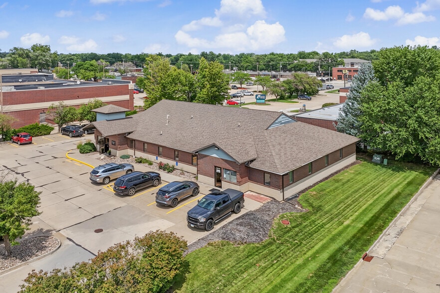 5731 Greendale Rd, Johnston, IA for lease - Building Photo - Image 3 of 11