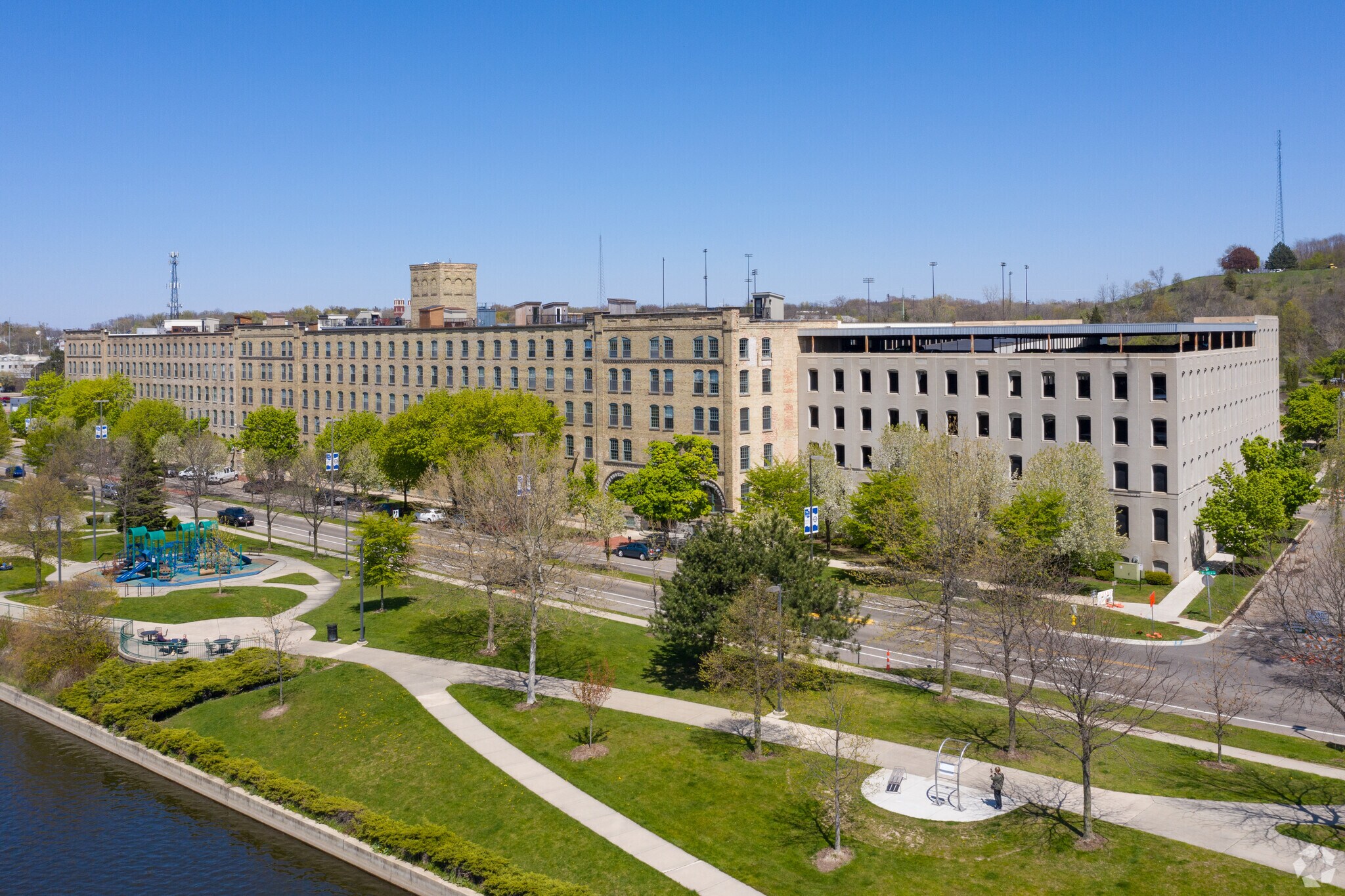 900-1000 Monroe Ave NW, Grand Rapids, MI for lease Primary Photo- Image 1 of 5
