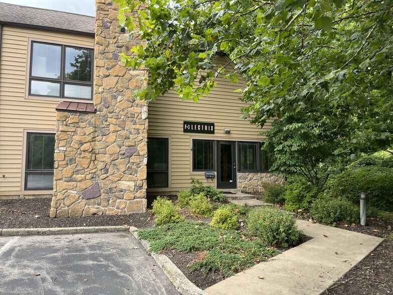 1000 Germantown Pike, Plymouth Meeting, PA à vendre - Photo du bâtiment - Image 1 de 8