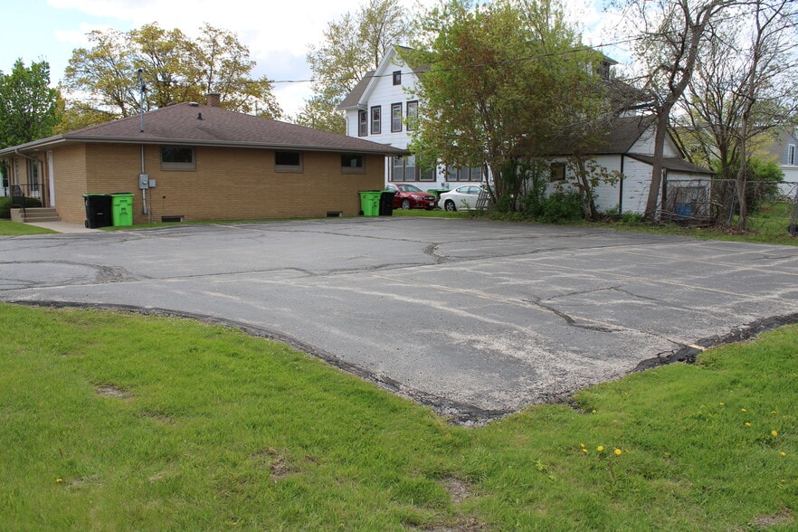 130 N Fond Du Lac Ave, Campbellsport, WI for lease - Building Photo - Image 3 of 3