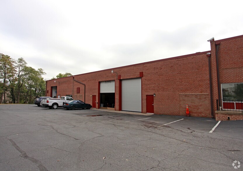 3907-3937 Wheeler Ave, Alexandria, VA à louer - Photo du bâtiment - Image 3 de 3