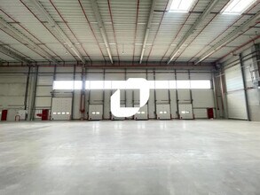 Industrial in Le Thillay for lease Interior Photo- Image 2 of 7