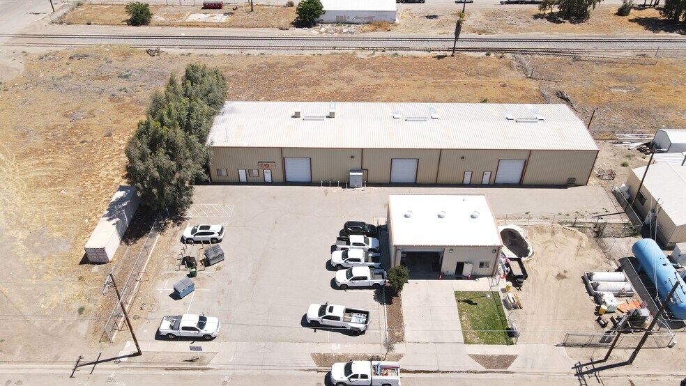 21962 Railroad St, San Joaquin, CA à vendre - Photo du bâtiment - Image 2 de 14