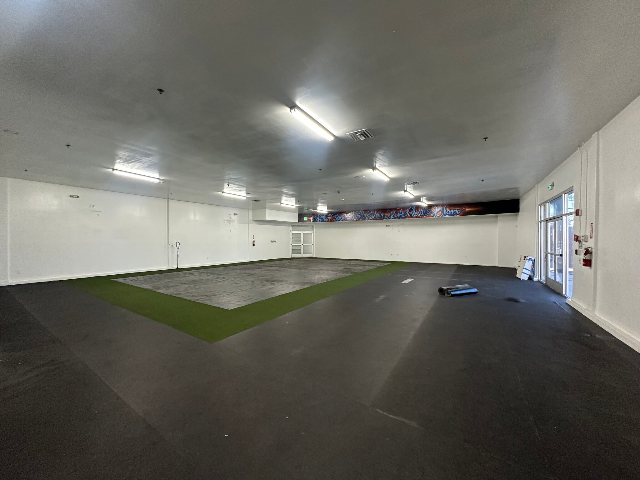 509-523 E Rosecrans Ave, Compton, CA à louer Photo intérieure- Image 1 de 12