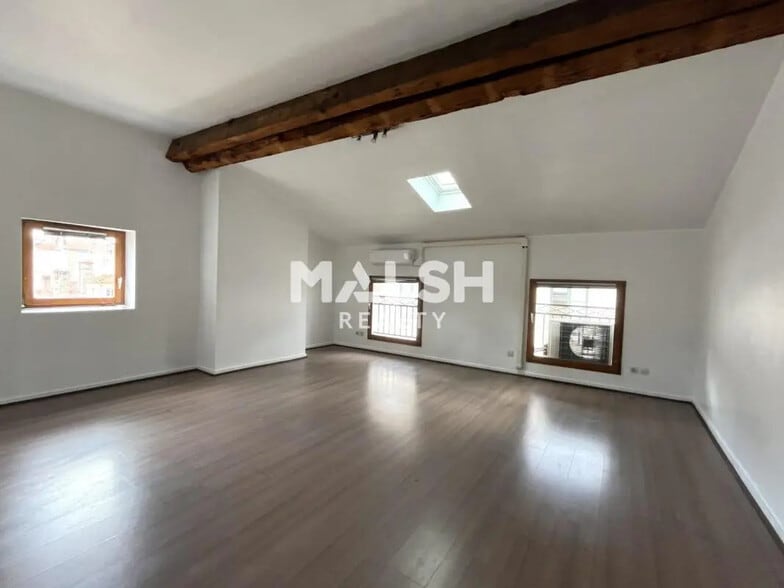 Office in Lyon for lease - Building Photo - Image 3 of 17