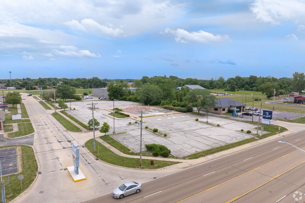 4390 N Illinois St, Swansea, IL for sale Primary Photo- Image 1 of 37