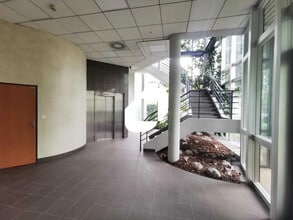 16 Rue Georges Besse, Antony for lease Lobby- Image 1 of 15