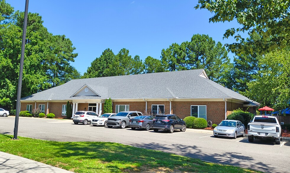 101 Arbor Creek Dr & 101 Osterville Dr portefeuille de 2 propriétés à vendre sur LoopNet.ca - Photo du bâtiment - Image 2 de 6