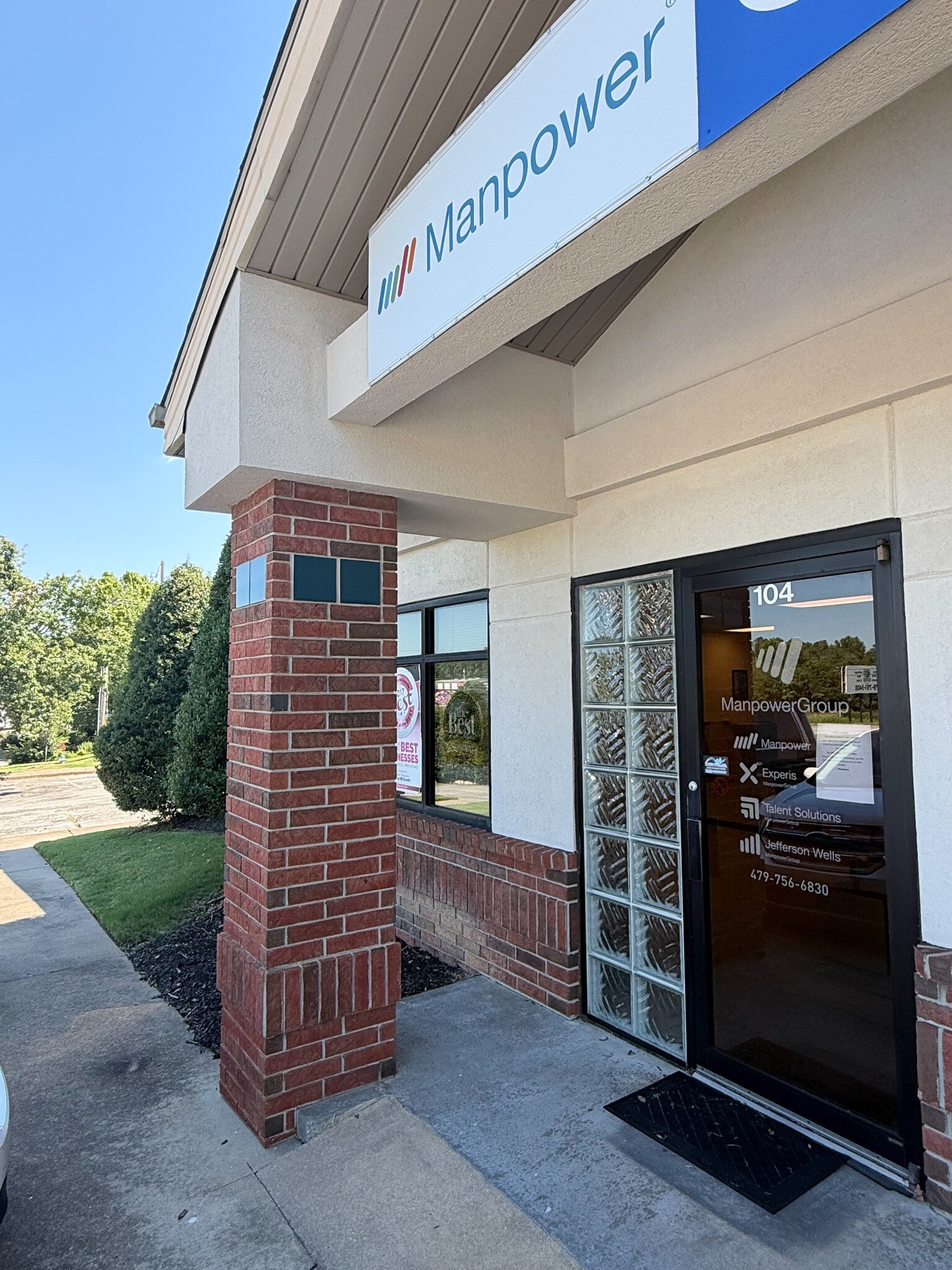 3291 S Thompson St, Springdale, AR for lease Interior Photo- Image 1 of 19