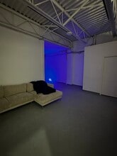 8740 Beckwith Rd, Richmond, BC à louer Photo du bâtiment- Image 2 de 3