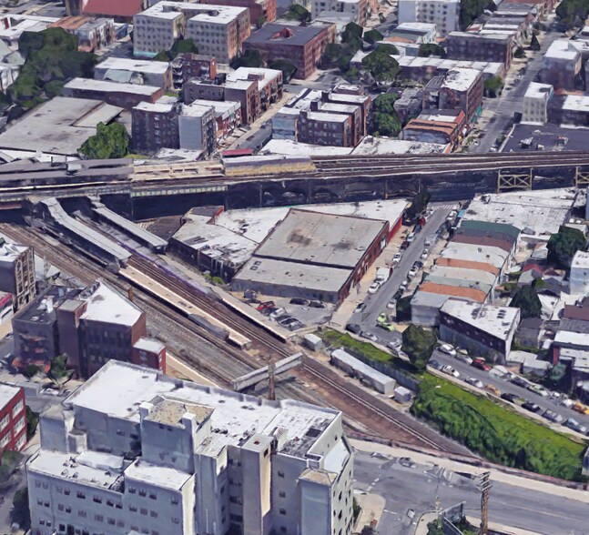 3956 63rd St, Woodside, NY à louer - Photo du bâtiment - Image 3 de 4