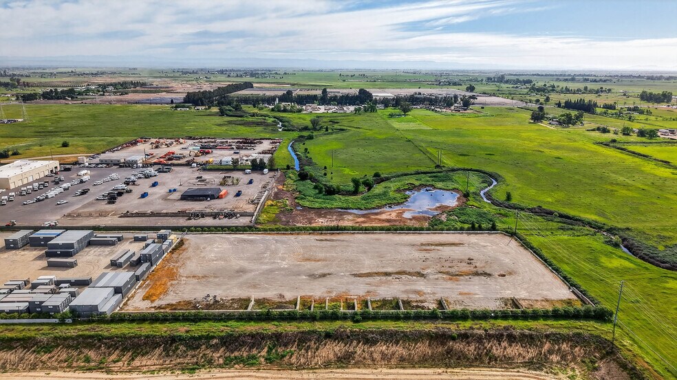 6650 Mattos Ln, Sacramento, CA à louer - Photo du bâtiment - Image 2 de 4