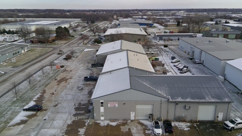 2200-2240 W Townline Rd, Peoria, IL à vendre - Photo du bâtiment - Image 3 de 6
