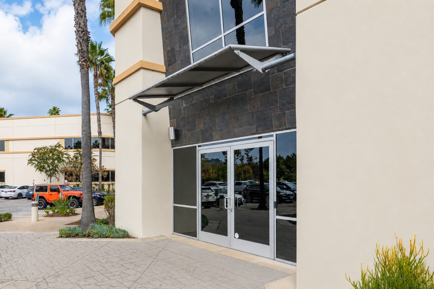716 Corporate Center Dr, Pomona, CA for lease - Building Photo - Image 2 of 24
