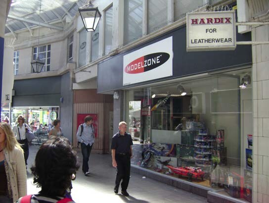 11-17A Imperial Arc, Brighton à louer - Photo du bâtiment - Image 3 de 8