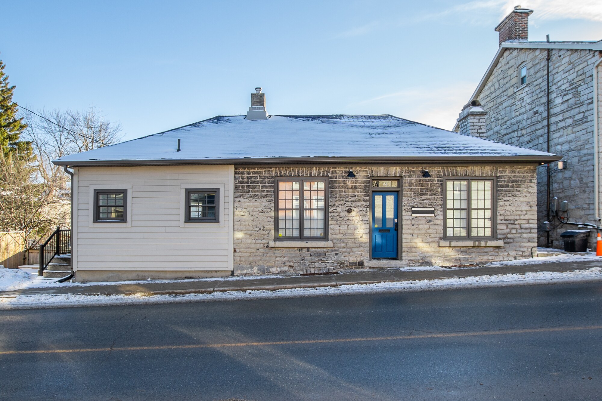 658 King St W, Kingston, ON à vendre Photo principale- Image 1 de 1