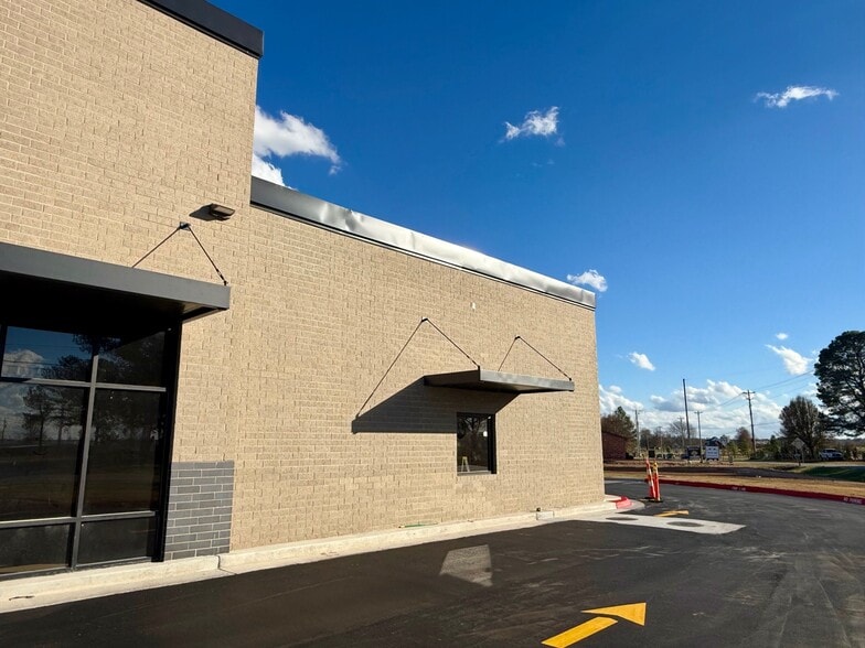 184 South Maestri Road, Tontitown, AR for lease - Building Photo - Image 3 of 6