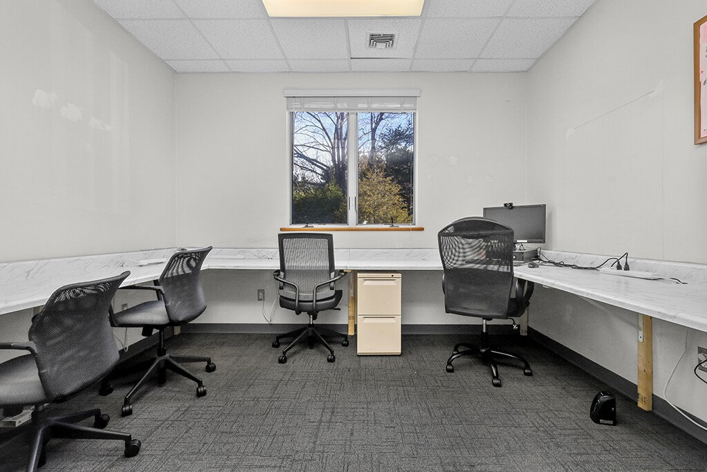 108 W Main St, Norton, MA à louer Photo intérieure- Image 1 de 11