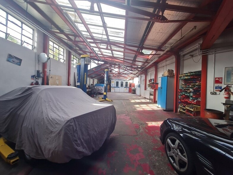 194-198 Sheen Ln, London for lease - Building Photo - Image 3 of 9