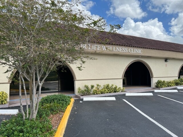 6435-6471 W Commercial Blvd, Tamarac, FL à louer - Photo du bâtiment - Image 3 de 7