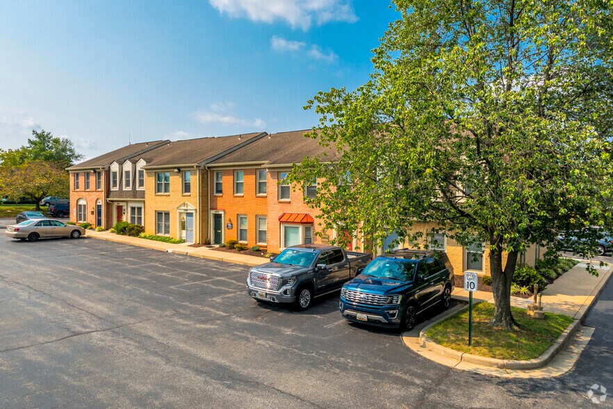 15801-15811 Crabbs Branch Way, Rockville, MD à vendre - Photo du bâtiment - Image 3 de 6