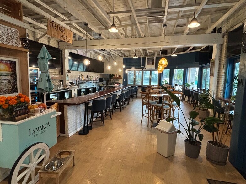 301-309 Pier View Way, Oceanside, CA à louer - Photo du bâtiment - Image 3 de 7