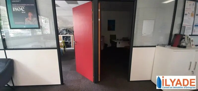 Office in Vitrolles for lease - Interior Photo - Image 3 of 3