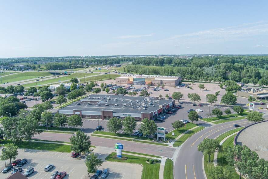 2425 S Shirley Ave, Sioux Falls, SD à louer - Photo du bâtiment - Image 1 de 1