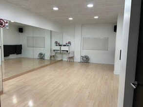 Retail in Barberà del Vallès, Barcelona for lease Interior Photo- Image 2 of 9