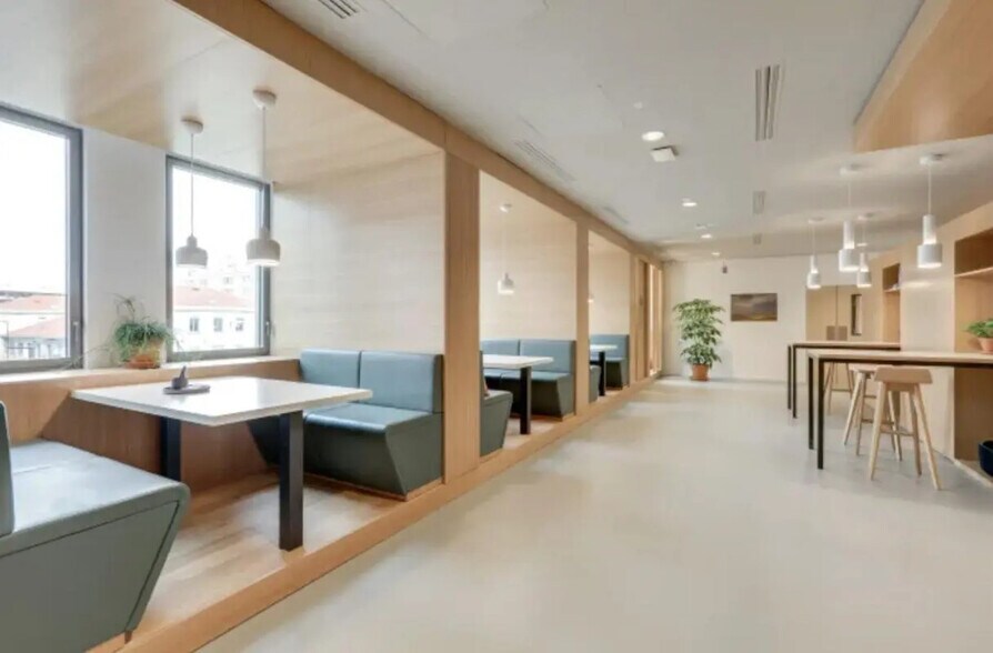 Office in Rueil-Malmaison for lease - Interior Photo - Image 2 of 9