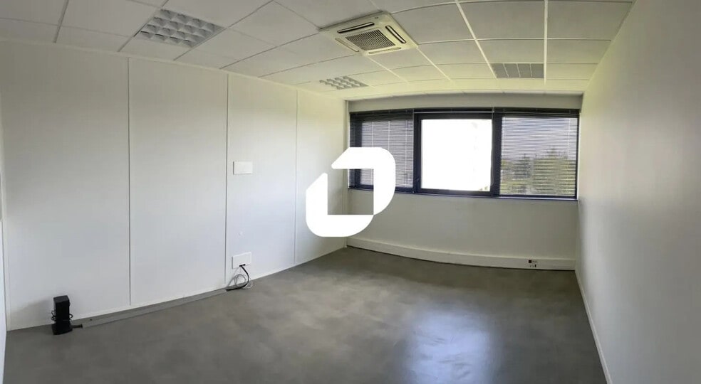 Office in Reims for lease - Building Photo - Image 3 of 10