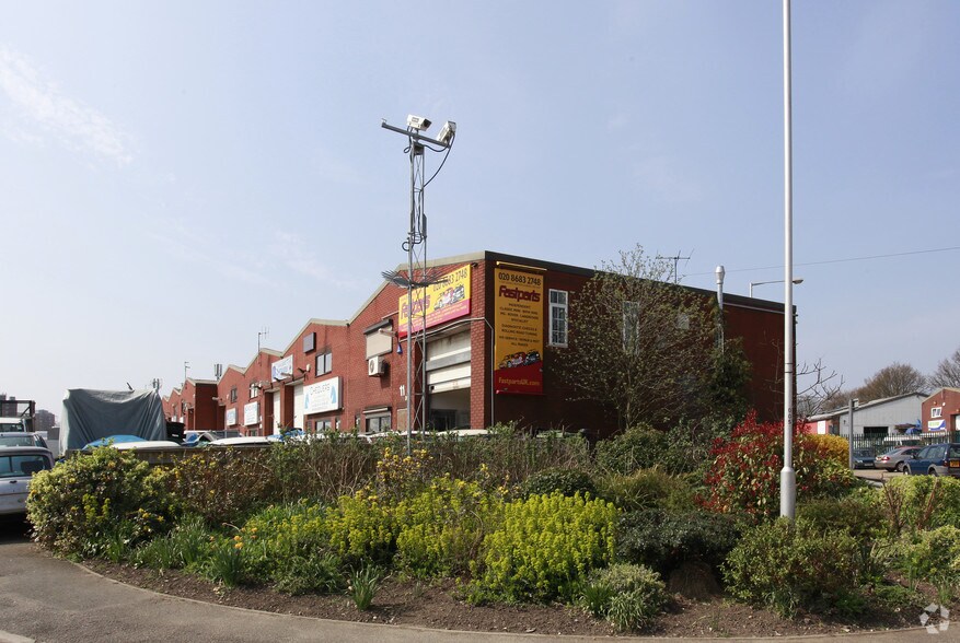 Tait Rd, Croydon à vendre - Photo du bâtiment - Image 2 de 12