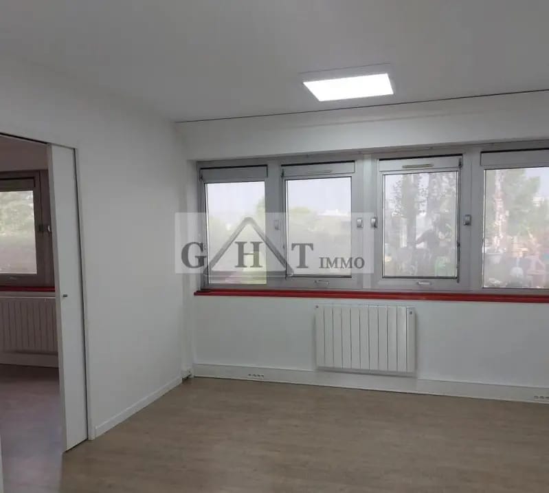 Office in Mareuil-lès-Meaux for lease Interior Photo- Image 1 of 5