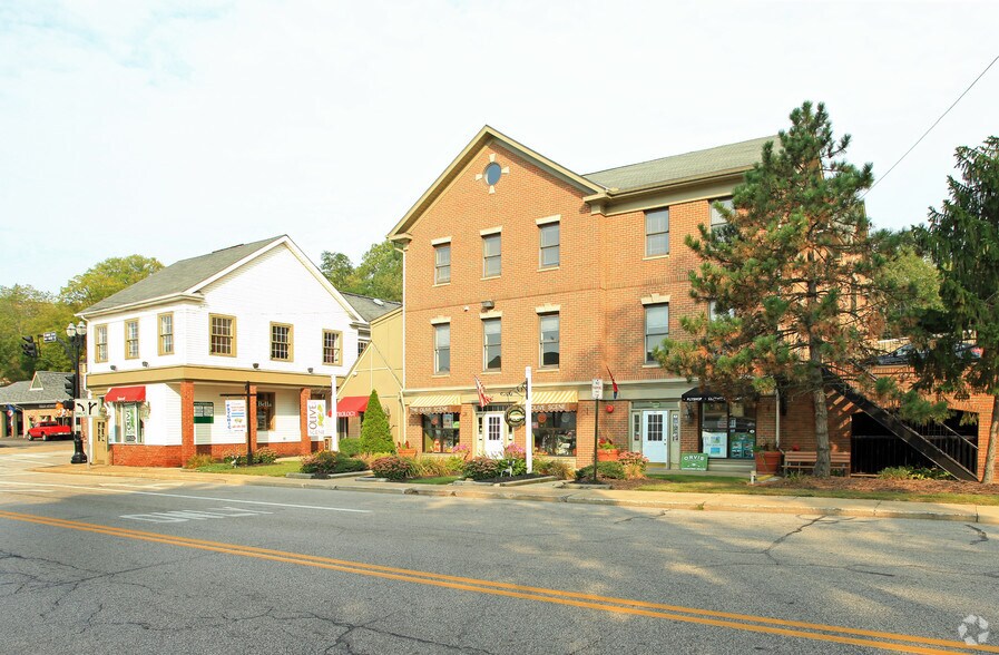 100 N Main St, Chagrin Falls, OH à louer - Photo du bâtiment - Image 3 de 4