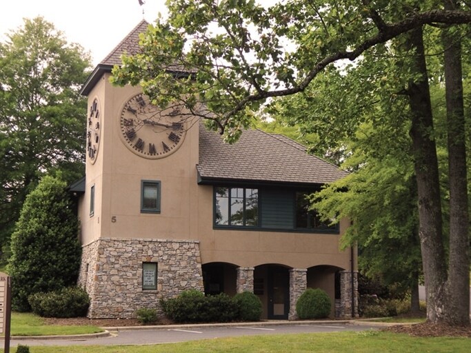 5 Park Pl W, Brevard, NC à vendre Photo du bâtiment- Image 1 de 22