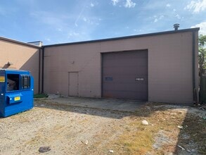 2110-2130 Columbus Rd NE, Canton, OH à louer Photo intérieure- Image 1 de 4