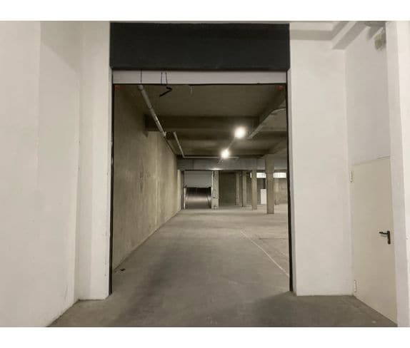 Industrial in Paris for lease - Interior Photo - Image 2 of 6