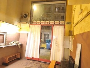 Retail in Barcelona, Barcelona for lease Interior Photo- Image 2 of 14