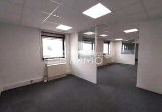 Office in Noisy-le-Grand for lease Interior Photo- Image 2 of 2