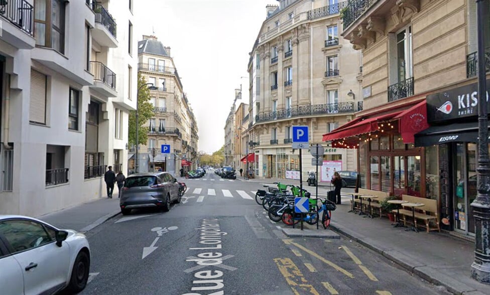 Retail in Paris for lease - Building Photo - Image 2 of 3