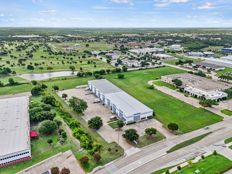 2140 N Redbud Blvd, McKinney, TX à louer - Photo du bâtiment - Image 2 de 13
