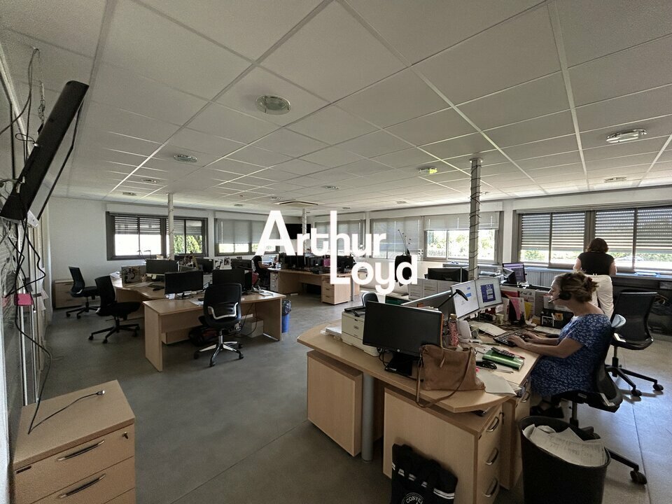 Office in Le Muy for lease Interior Photo- Image 1 of 4