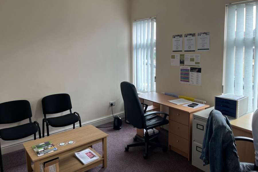 102-106 Eastfield Rd, Peterborough à vendre Photo du bâtiment- Image 1 de 1