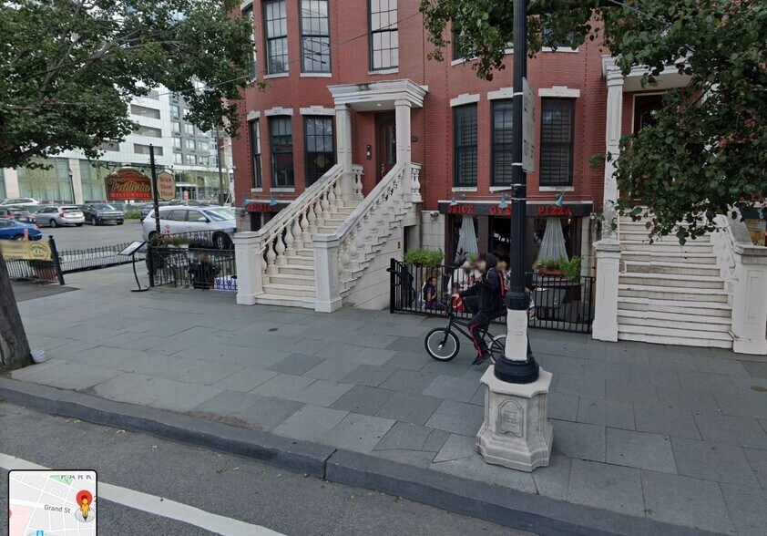 263 Grand St, Jersey City, NJ à louer - Photo du bâtiment - Image 3 de 14