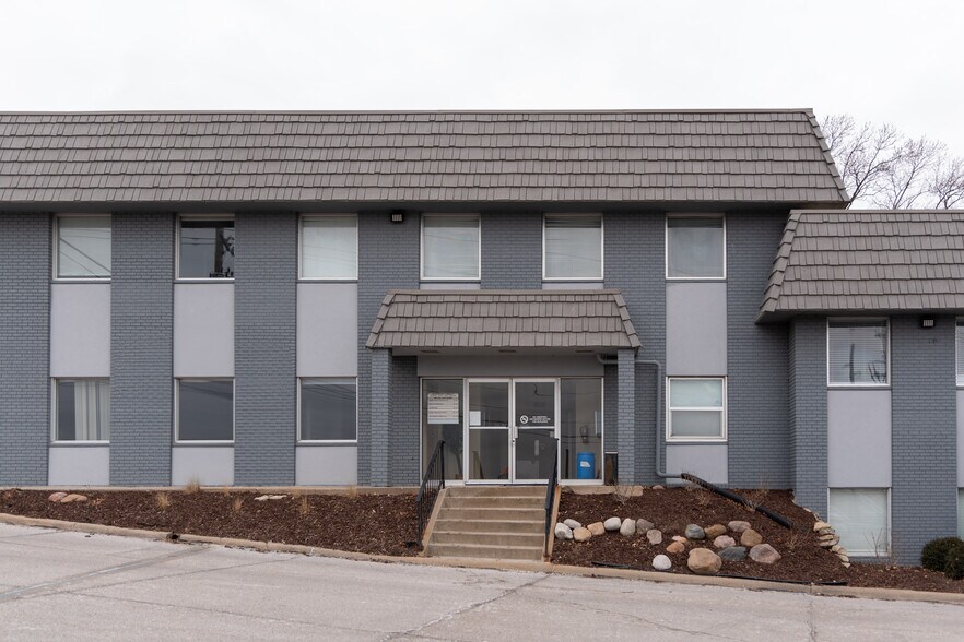 4848 S 120th St, Omaha, NE à louer - Photo du bâtiment - Image 2 de 8