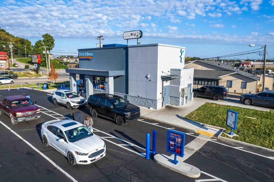 870 S Jefferson Ave, Cookeville, TN à vendre - Photo du bâtiment - Image 2 de 6