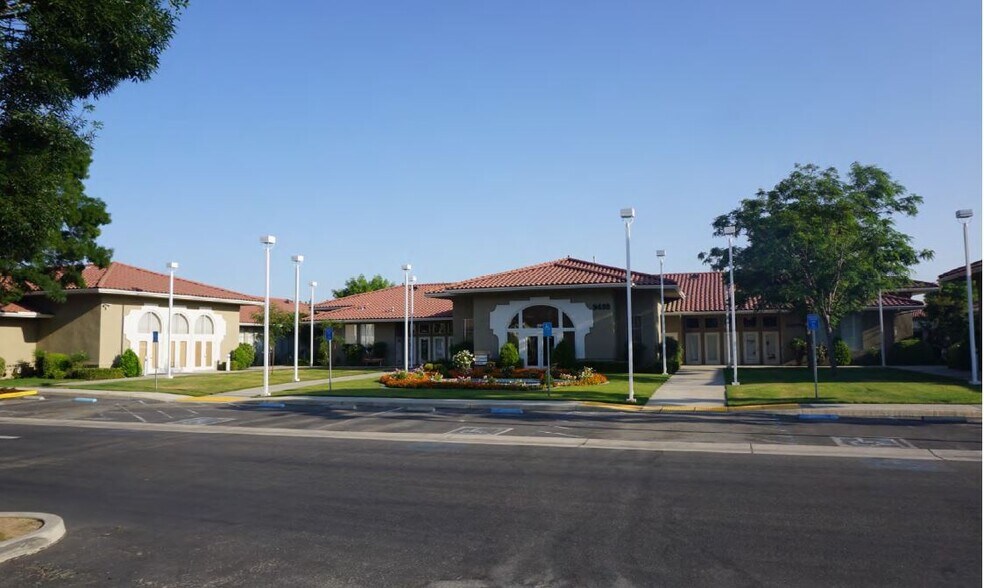 9499 N Fort Washington Rd, Fresno, CA à louer - Photo du bâtiment - Image 1 de 23