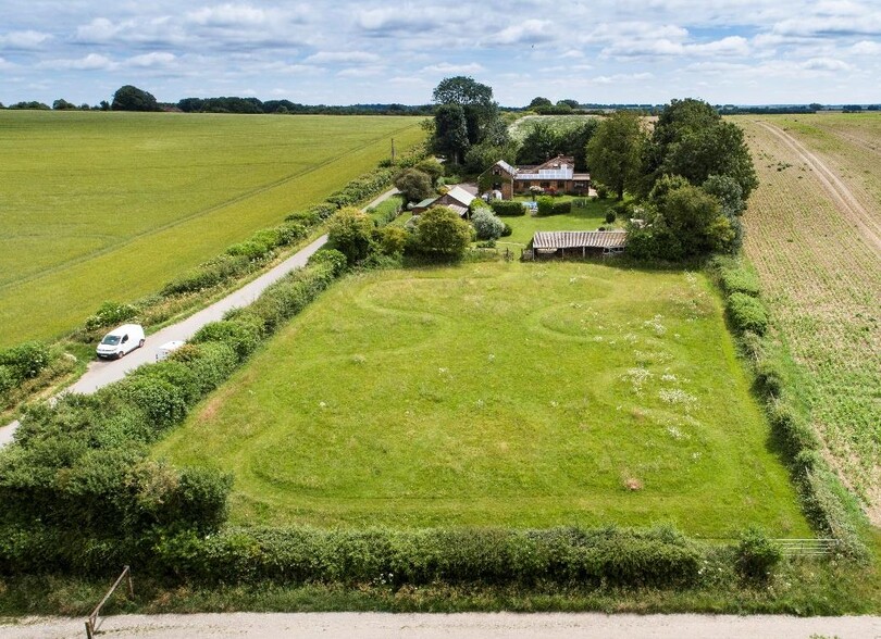 Land at Hookpit Farm portefeuille de 4 propriétés à vendre sur LoopNet.ca - Photo principale - Image 2 de 3